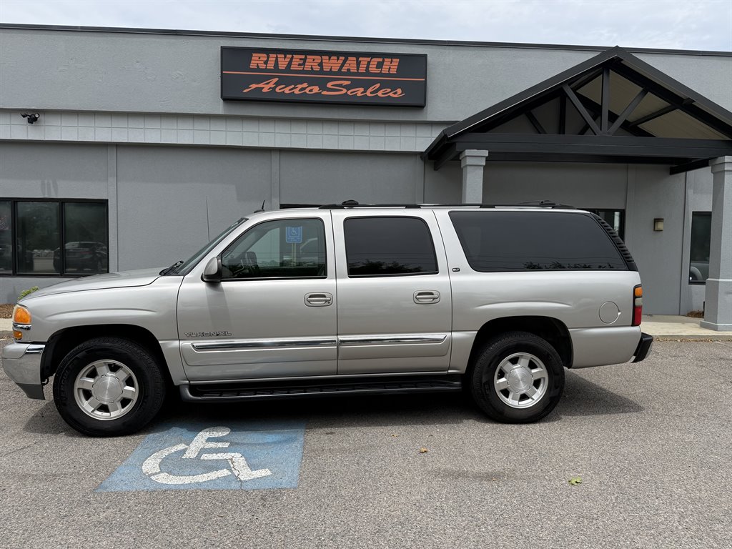 2004 GMC Yukon 2WD 1/2 Ton SLE's photo