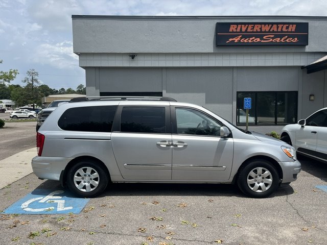 2008 Hyundai Entourage GLS's photo