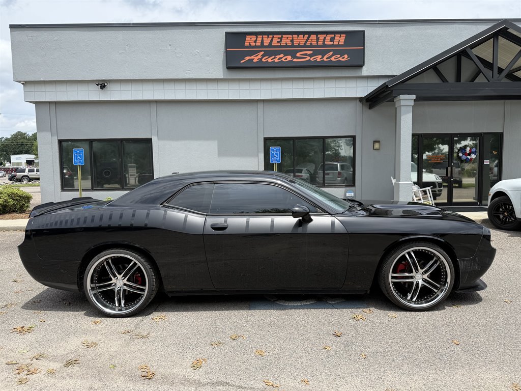 2014 Dodge Challenger SXT's photo