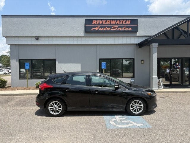 2015 Ford Focus 5 Door Hatch SE's photo